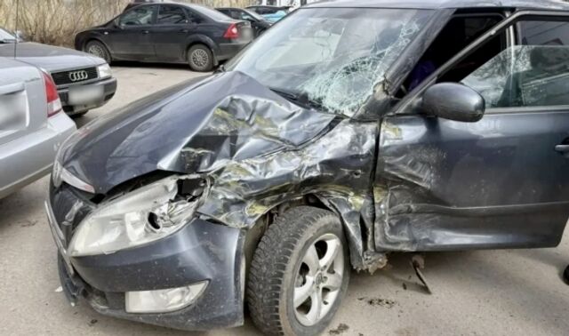 «Шкода» врезалась в «КамАЗ» под Воронежем: пострадала водитель - Новости Воронежа, 17.04.2026