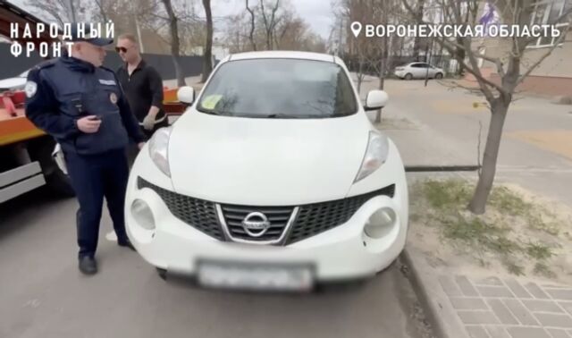 В Воронеже во время рейда с парковочных мест для инвалидов эвакуировали не внесенные в реестр авто - Новости Воронежа, 19.04.2026
