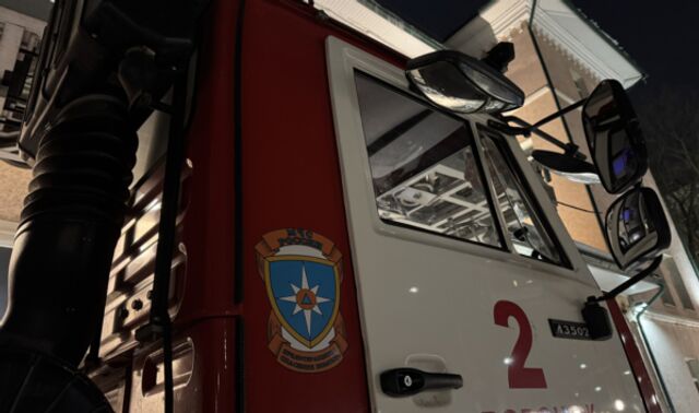 Хозпостройка загорелась в Семилукском районе: обрушилась часть крыши - Новости Воронежа, 19.04.2026