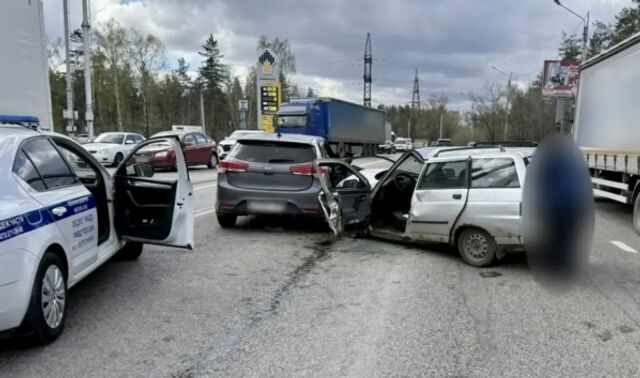 Тройное ДТП на улице 9 Января в Воронеже: двое пострадали - Новости Воронежа, 22.04.2026