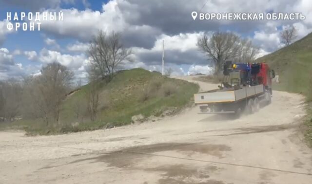 Фуры игнорируют запрет и разбивают дорогу в селе под Воронежем - Новости Воронежа, 29.04.2026