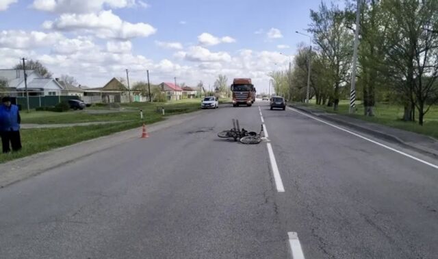 Велосипедист погиб после столкновения с КамАЗом в Воронежской области - Новости Воронежа, 29.04.2026