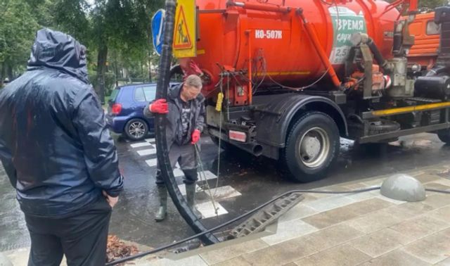 Коммунальщики в Воронеже усилили работу по отводу воды после дождей - Новости Воронежа, 15.09.2026