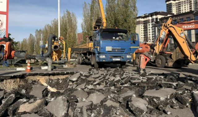 На Московском проспекте в Воронеже перекрыли проезд из-за повреждения коллектора - Новости Воронежа, 22.10.2026