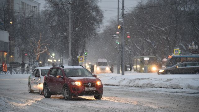 Заметенные снегом дороги превратились в опасный аттракцион. Фото, видео - 66.ru — Городской портал Екатеринбурга, 21.02.2026