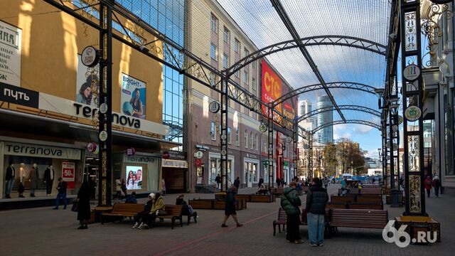 «Чтобы не было возможности расслабиться». Глава района потребовала убрать скамейки с улицы Вайнера - 66.ru — Городской портал Екатеринбурга, 14.04.2026