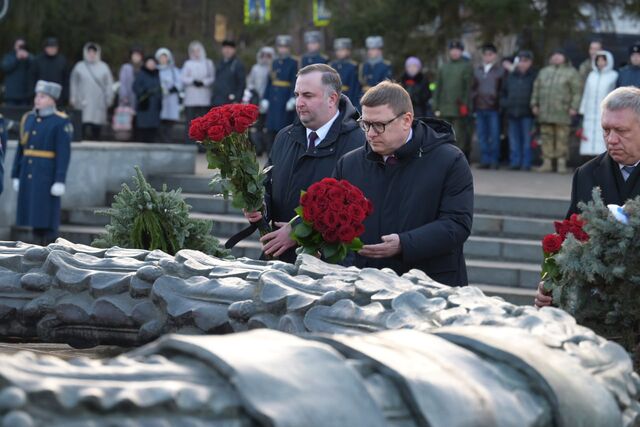 Глава региона Алексей Текслер почтил память Неизвестного солдата - Полит74, 03.12.2024