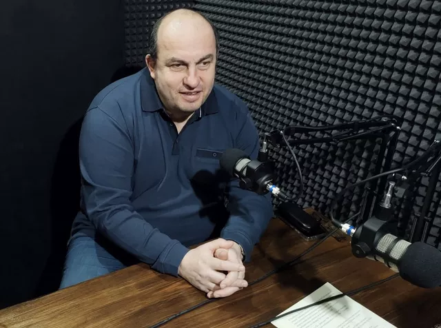 На художественной выставке в Челябинске показали ключевые события Великой Отечественной войны - Полит74, 28.04.2025
