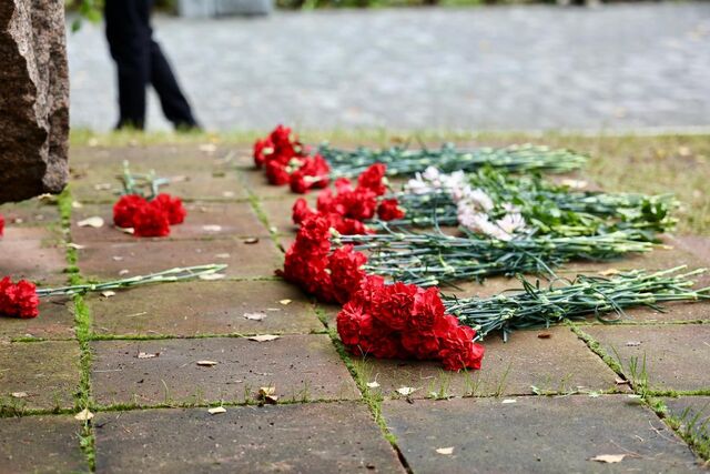 В Чебаркуле появился памятникам героям СВО - Полит74, 03.10.2025