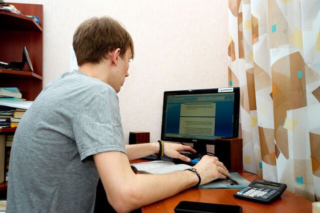 Дизайнер Анна Романчук дала советы по оптимальной организации рабочего места дома - Полит74, 08.11.2025