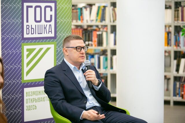 Губернатор Алексей Текслер объяснил студентам преимущества жизни на Южном Урале Губернатор Алексей Текслер объяснил студентам преимущества жизни на Южном Урале - Полит74, 08.11.2025