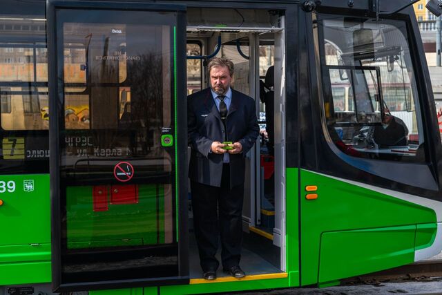 Челябинские транспортники назвали вещи, которые чаще всего забывают пассажиры трамваев - Полит74, 19.11.2025