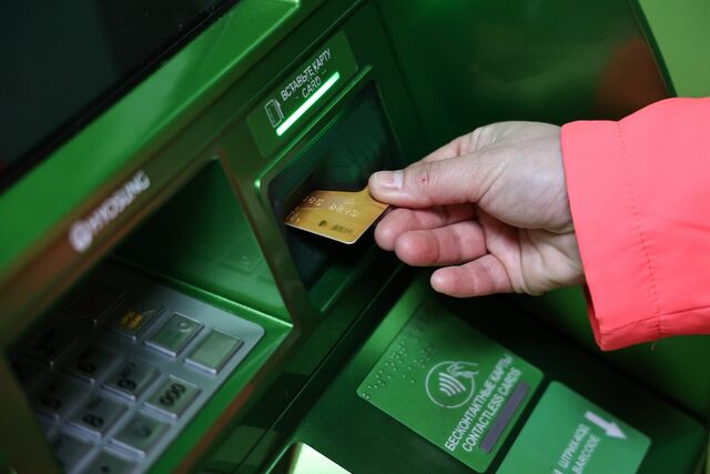 Эксперты напомнили южноуральцам, чем грозит дропперство - Полит74, 19.11.2025