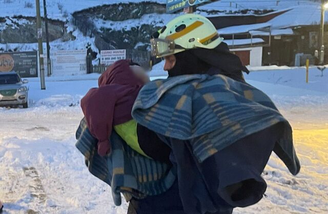 На Тургояке спасатели эвакуировали семью с тремя детьми - Полит74, 10.03.2026