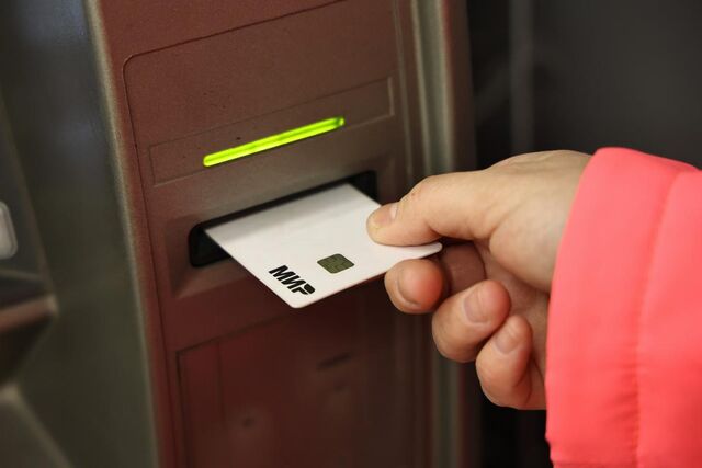 Челябинцы перестают брать кредитки - Полит74, 13.03.2026