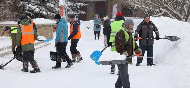 В Челябинске направлены максимальные силы на расчистку тротуаров - Полит74, 17.03.2026