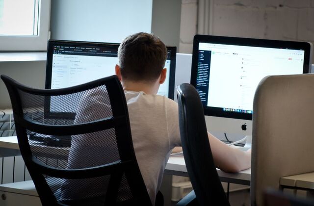 Южноуральская молодежь тяготеет к дистанционному формату работы - Полит74, 20.04.2026