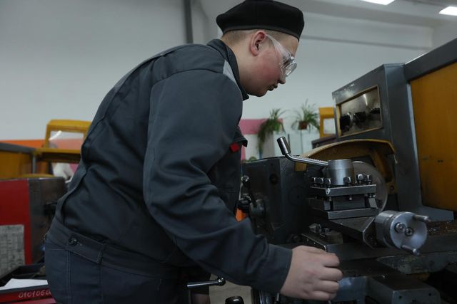 Каждый пятый работодатель в Челябинске берет на работу подростков - Полит74, 10.07.2026