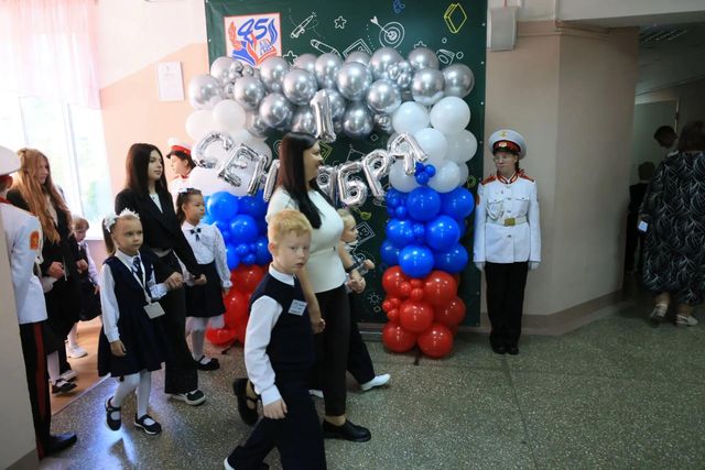 Более 13-ти тысяч первоклассников сели за парты в Челябинске - Полит74, 01.09.2026
