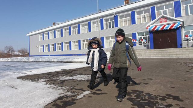 Жители Первомайского района попросили губернатора Виктора Томенко решить вопрос с подвозом детей в школу - Алтайская правда, 21.11.2024