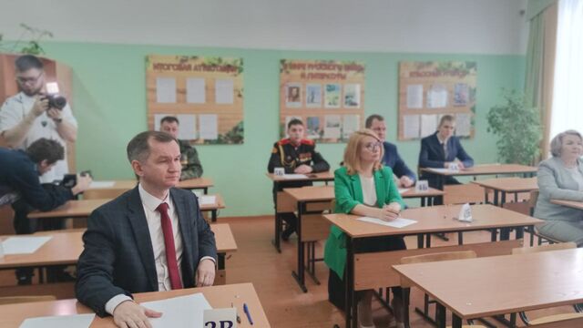 В Барнауле родители выпускников написали ЕГЭ по математике В Барнауле родители выпускников написали ЕГЭ по математике - Алтайская правда, 26.03.2025