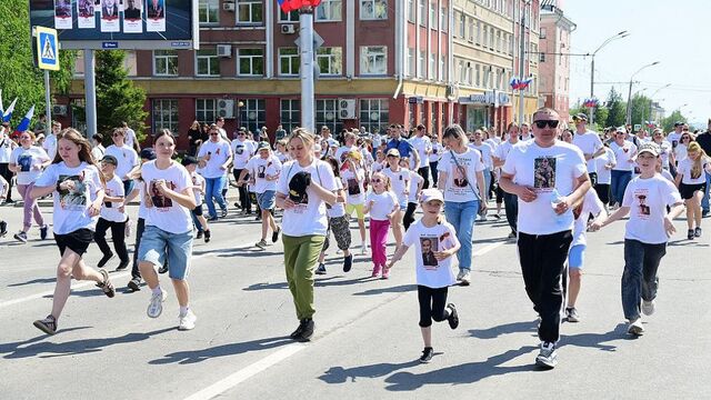 В Барнауле прошла акция «Белые журавли» - Алтайская правда, 09.05.2025