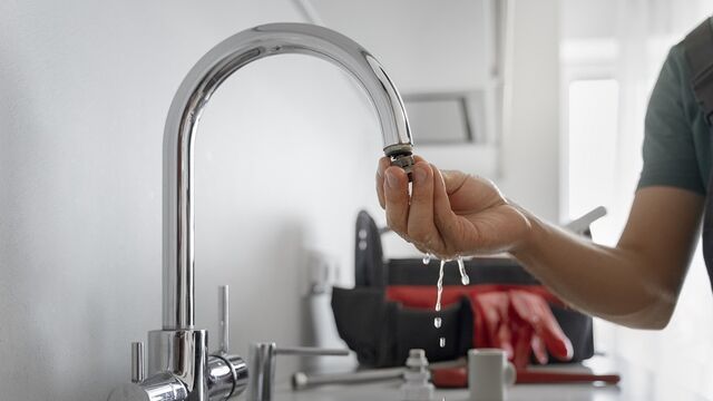 В Барнауле на неделю отключили горячую воду в сотнях домов - Алтайская правда, 12.05.2025