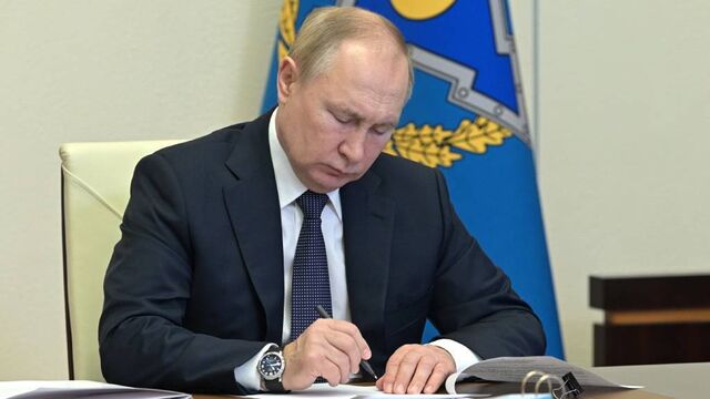 Владимир Путин отметил трудовые заслуги жителей Алтайского края - Алтайская правда, 17.06.2025