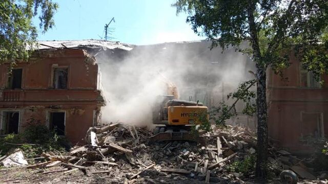 В Барнауле приступили к сносу очередного аварийного дома на Потоке В Барнауле приступили к сносу очередного аварийного дома на Потоке - Алтайская правда, 11.07.2025