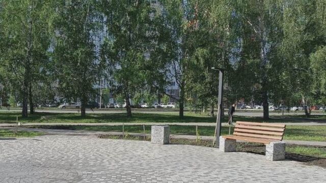 Место для отдыха. Показываем, как выглядит обновленный сквер на барнаульском Потоке - Алтайская правда, 31.07.2025