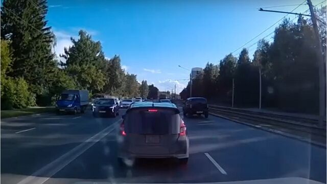 В Барнауле в ДТП с участием пяти машин пострадала горожанка - Алтайская правда, 12.08.2025