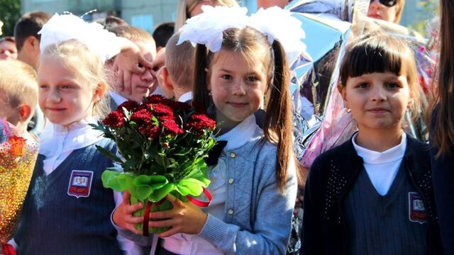 Виктор Томенко и Александр Романенко поздравили жителей Алтайского края, педагогов, учащихся, студентов с Днем знаний - Алтайская правда, 01.09.2025