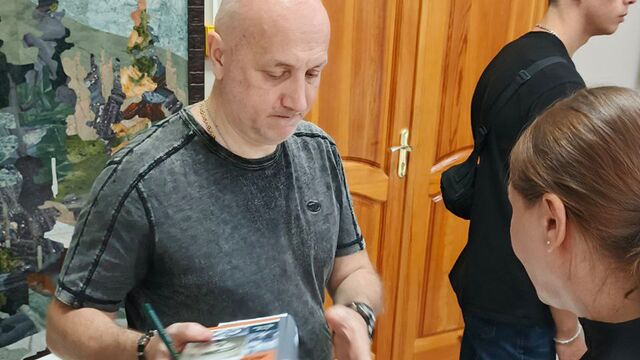 «Мне говорят: «Садись, пиши»: как прошла встреча писателя Захара Прилепина с барнаульцами - Алтайская правда, 05.10.2025