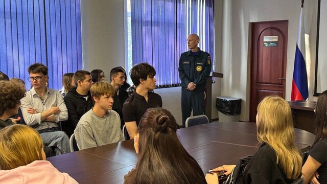Студентам барнаульских колледжей рассказали о правилах поведения при чрезвычайных ситуаций - Алтайская правда, 21.10.2025