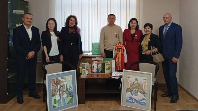 Алтайский край передал учебно-методическую литературу по русскому языку школе в Монголии - Алтайская правда, 22.10.2025