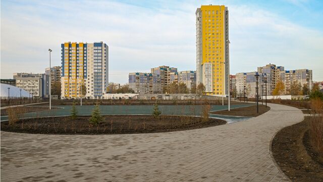 Площадка за торговым центром на улице Шумакова в Барнауле приобрела цивилизованный вид Площадка за торговым центром на улице Шумакова в Барнауле приобрела цивилизованный вид - Алтайская правда, 05.11.2025