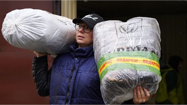 Десятки тонн груза отправили жители Алтайского края на передовую в День народного единства - Алтайская правда, 05.11.2025