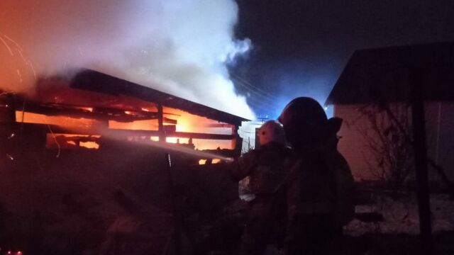 Два крупных ночных пожара произошли в Алтайском крае из-за неисправности печей - Алтайская правда, 09.11.2025