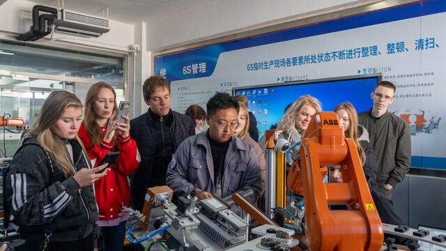 Студенты АлтГТУ прошли стажировку в Китае Студенты АлтГТУ прошли стажировку в Китае - Алтайская правда, 12.11.2025