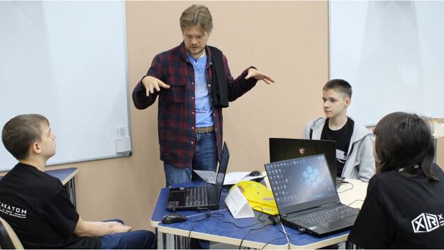 В Барнауле стартовал межрегиональный хакатон по разработке приложений с использованием виртуальной реальности В Барнауле стартовал межрегиональный хакатон по разработке приложений с использованием виртуальной реальности - Алтайская правда, 18.11.2025