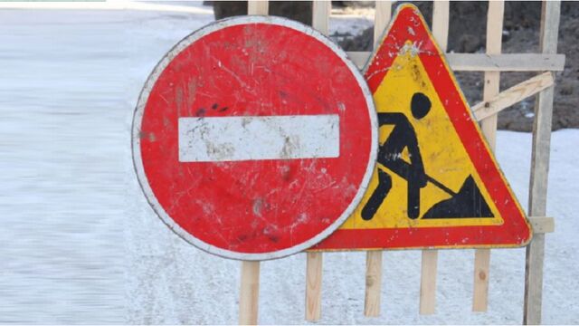 В Барнауле из-за аварии на водопроводе перекрыли часть улицы - Алтайская правда, 05.03.2026