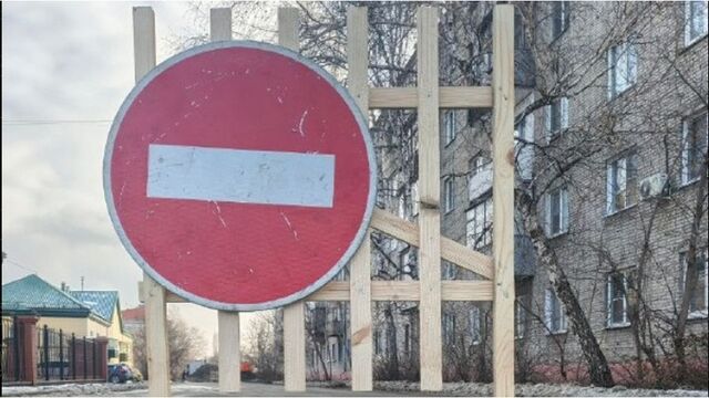 В центре Барнаула из-за коммунальной аварии перекрыли улицу - Алтайская правда, 09.03.2026