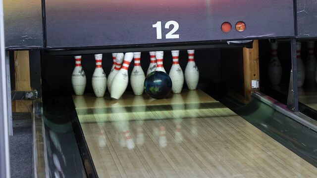 В Барнауле состоялся третий этап региональных соревнований по боулингу - Алтайская правда, 17.03.2026