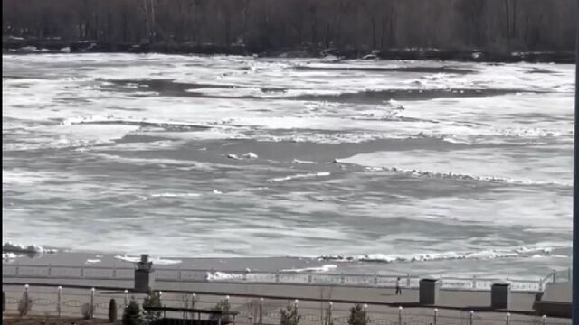 На Оби в Барнауле тронулся лед - Алтайская правда, 06.04.2026