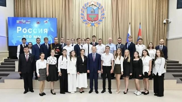 Губернатор Алтайского края встретился с лучшими выпускниками школ - Алтайская правда, 25.06.2026