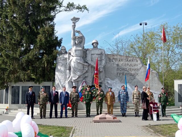 Праздничные митинги и шествия проходят в городах и районах Челябинской области - Издательский дом "Губерния", 09.05.2025