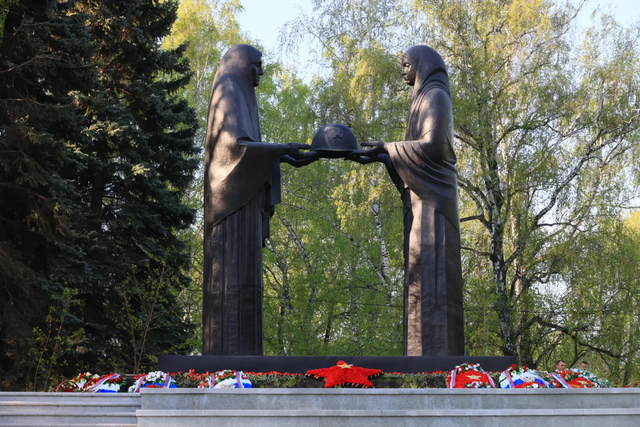 Алексей Текслер отметил несокрушимость воли народа в борьбе с фашизмом - Издательский дом "Губерния", 09.05.2026