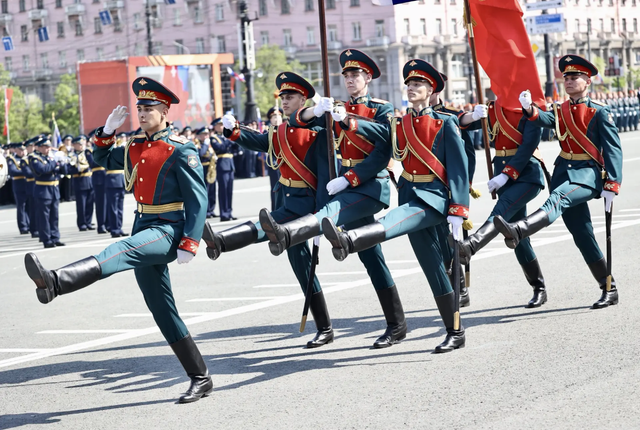 На построении войск в Челябинске прошла минута молчания - Издательский дом "Губерния", 09.05.2026