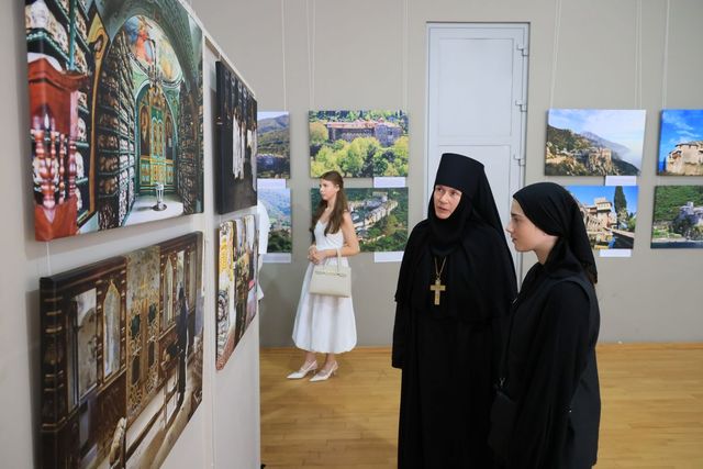 Удивительные ритуалы греческих монахов показали на фотовыставке в Челябинске - Издательский дом "Губерния", 10.07.2026