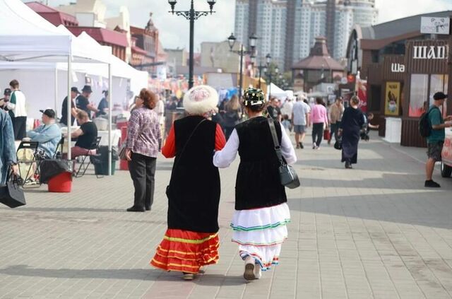 48 000 человек посетили праздничные мероприятия на улице Мало-Тобольской в Барнауле в День города. Пешеходная зона стала одной из главных праздничных площадок. - Amic.ru Новости Алтайского края, 31.08.2025